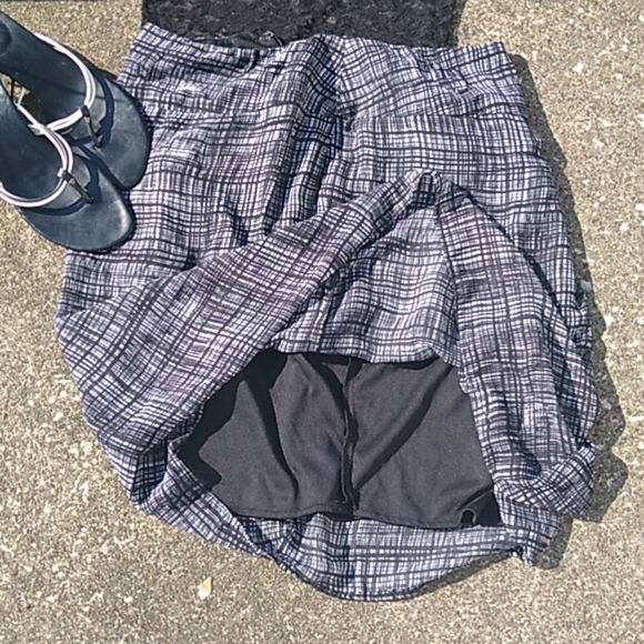 Size 8 black/white chiffon skirt - Picture 6 of 6